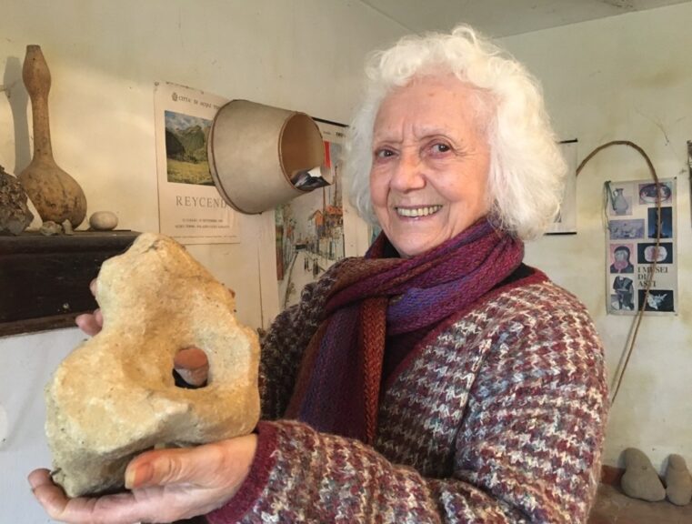 Il fascino delle sculture naturali di arenaria a Casa Prunotto il 10 giugno 