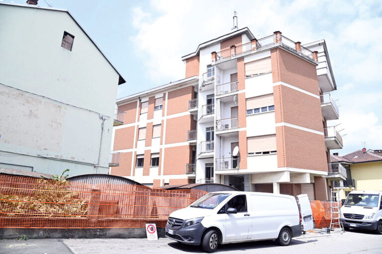 La locandina della Gazzetta d’Asti: ecco i principali argomenti della settimana