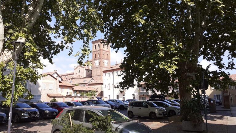 Piazza Castigliano, i residenti scrivono all’Amministrazione: “No alla zona corona”