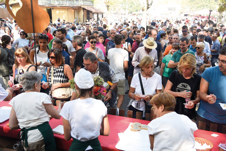 La locandina della Gazzetta d’Asti: ecco i principali argomenti della settimana