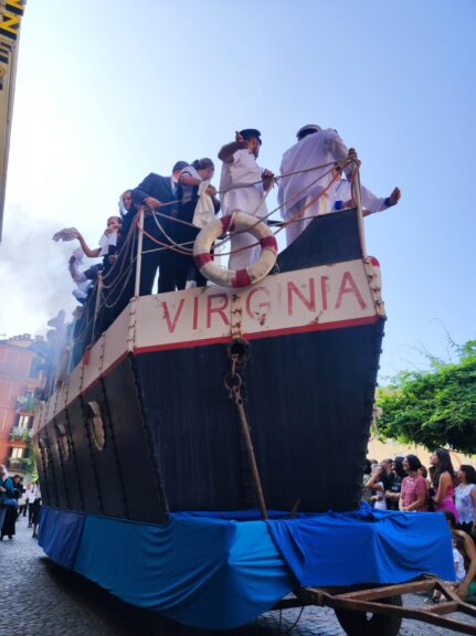 Oggi è tempo della sfilata delle sagre: la fotogallery