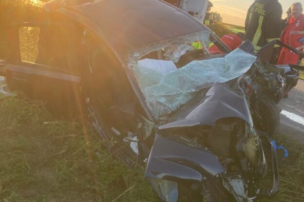 Scontro tra auto e camion sulla strada tra Villanova e Poirino: morta una donna