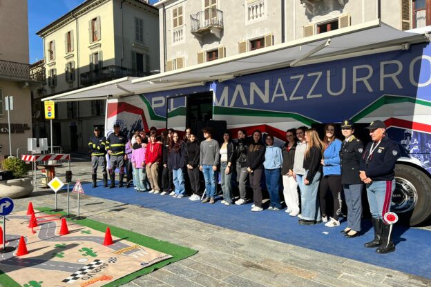 La polizia incontra gli studenti sul tema della sicurezza stradale