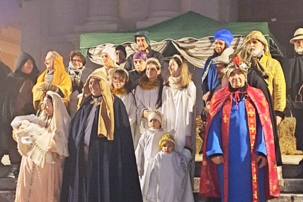 “Chi ha rapito Babbo Natale?”: a Villafranca i burattini risolvono il giallo