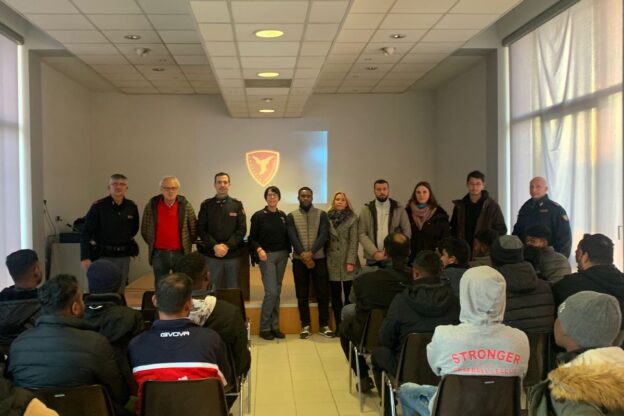 Train to be cool: lezioni di educazione alla legalità con la polizia