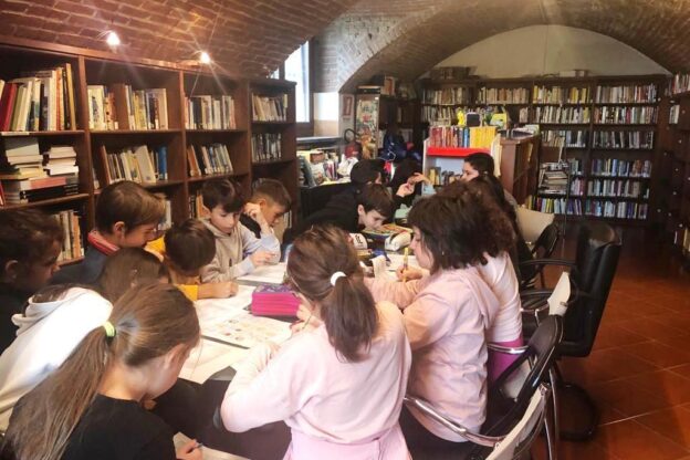 I bambini di Villafranca reinventano le favole con lo scrittore Corrado Brignolo 