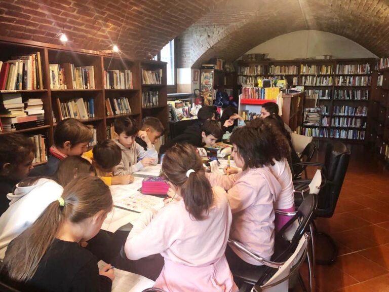 I bambini di Villafranca reinventano le favole con lo scrittore Corrado Brignolo 