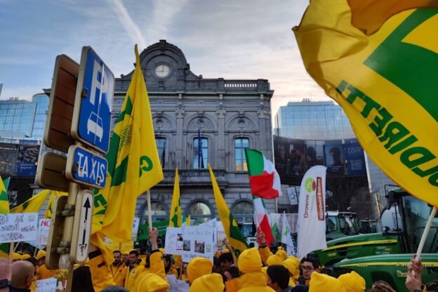 Oltre 1000 maglie giallo Coldiretti mobilitano a Bruxelles