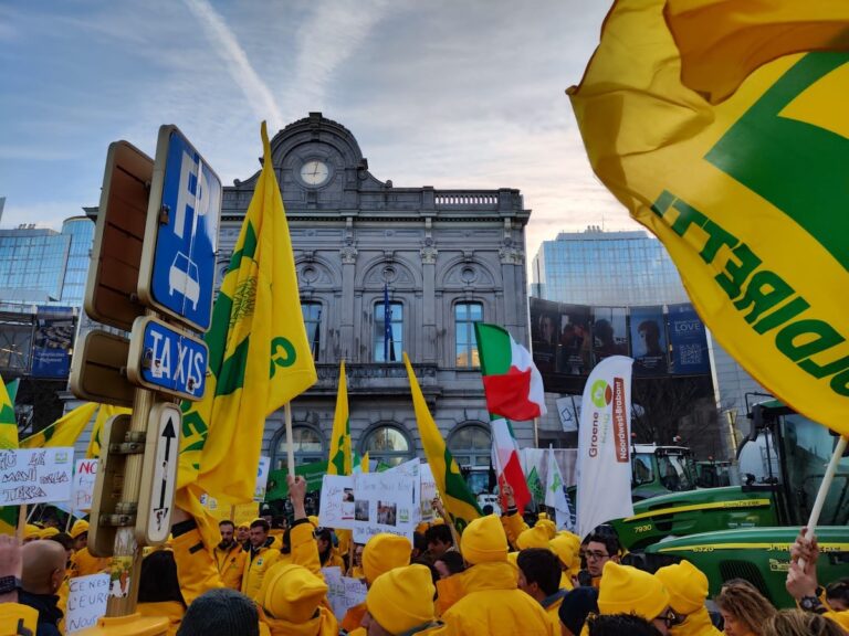 Oltre 1000 maglie giallo Coldiretti mobilitano a Bruxelles