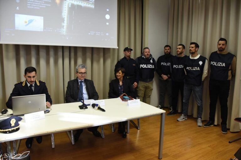 DISVELATA DALLA POLIZIA DI STATO UN’ASSOCIAZIONE PER DELINQUERE CHE INTRODUCEVA CELLULARI IN DIVERSI CARCERI D’ITALIA