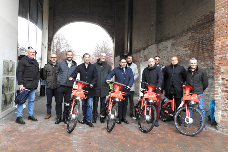 Bike Sharing: al via il servizio con le bici elettriche