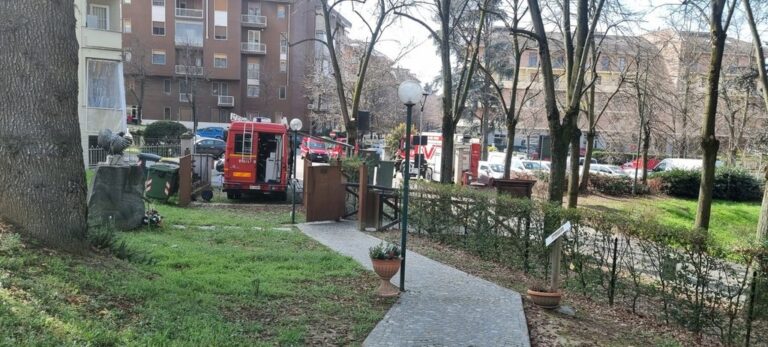 Esercitazione dei vigili del fuoco al parco Rio Crosio