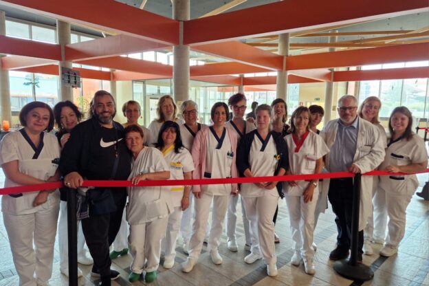 Operatori sanitari, volontari e studenti insieme per i pazienti oncologici