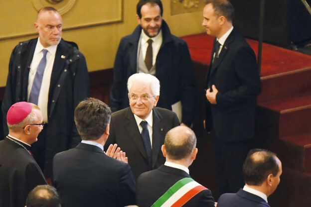 La doppia locandina della Gazzetta d’Asti: la visita del presidente Sergio Mattarella