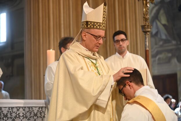 Stefano Accornero è stato ordinato sacerdote: la fotogallery