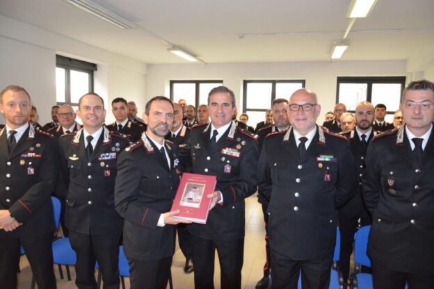 Il Generale di Brigata Antonio Di Stasio saluta i Carabinieri del Comando Provinciale di Asti
