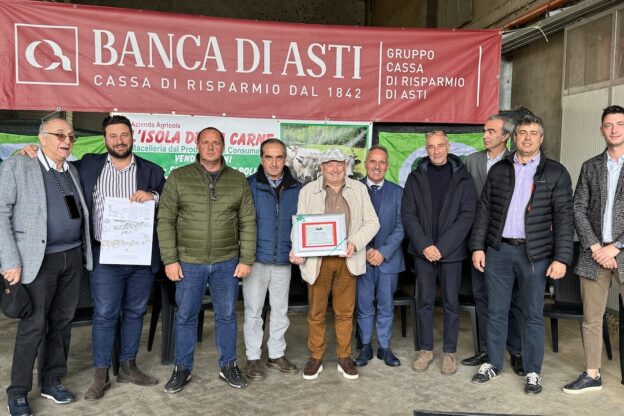 AseConsegnato il Premio Agrestino 2024 al veterinario Fausto SolitoAse