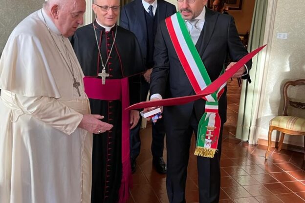 Morte del Pontefice. Il sindaco Rasero: “Il Papa, uno di noi”