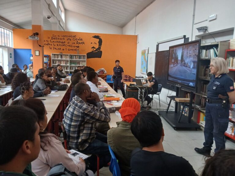 Al Cpia a lezione di codice della strada con la polizia municipale