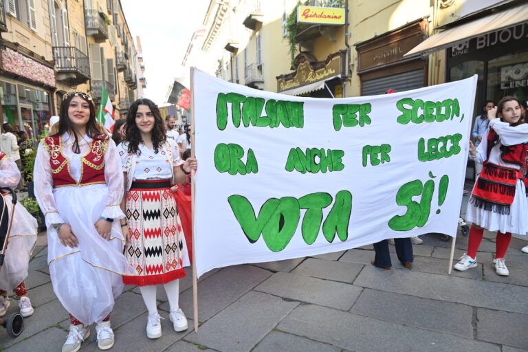 Ad Asti il Corteo dei Popoli per il diritto alla cittadinanza: la fotogallery