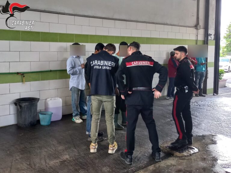 Contrasto al lavoro nero: blitz dei carabinieri in un autolavaggio di Asti