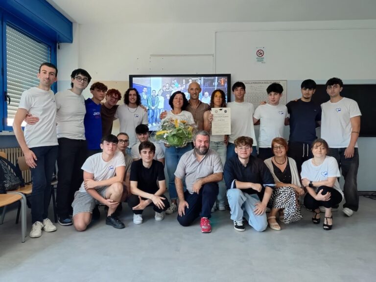 Esame di maturità per Jacopo Gallo: la classe dell’Artom ricorda il compagno scomparso con un orale simbolico