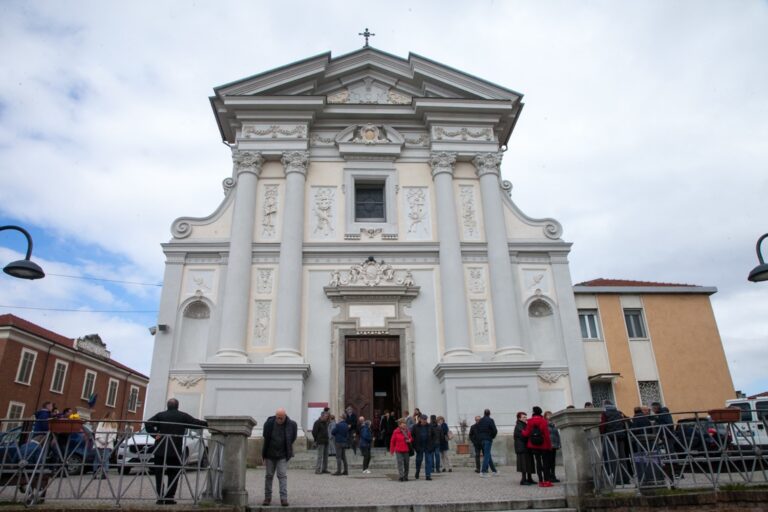La locandina della Gazzetta d’Asti: ecco i principali argomenti della settimana