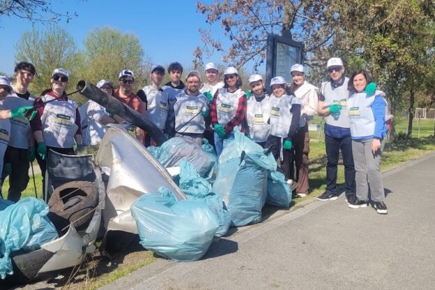 Oltre 60 kg di rifiuti raccolti ad Asti in occasione della tappa di “Insieme a te per l’ambiente” 