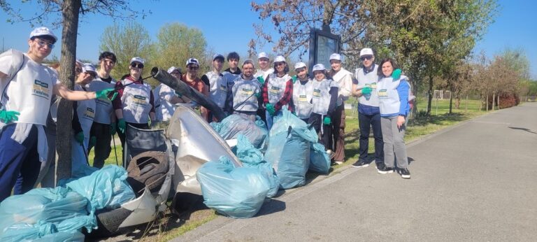 Oltre 60 kg di rifiuti raccolti ad Asti in occasione della tappa di “Insieme a te per l’ambiente” 