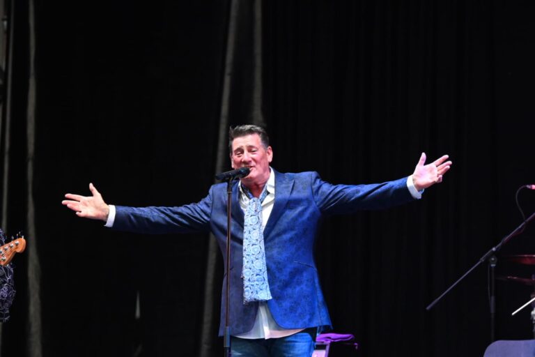 Quarantacinque anni di storia della musica sul palco di piazza Alfieri con Tony Hadley