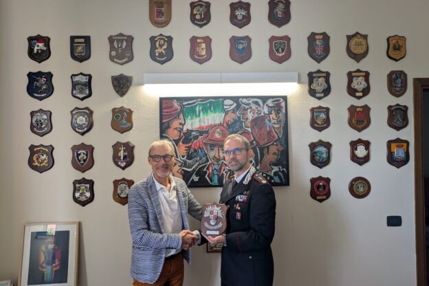 Il Maestro Filippo Pinsoglio dona ai Carabinieri di Asti un’opera che celebra la battaglia di “Gunu Gadu”
