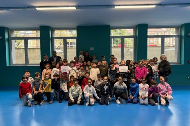 I ragazzi della V A della Buonarroti vincono il concorso “Disegna il tuo drappo”