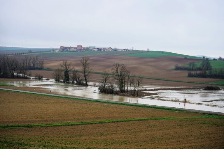 I cittadini di Viarigi si oppongono all’impianto agrifotovoltaico in Valle Grana