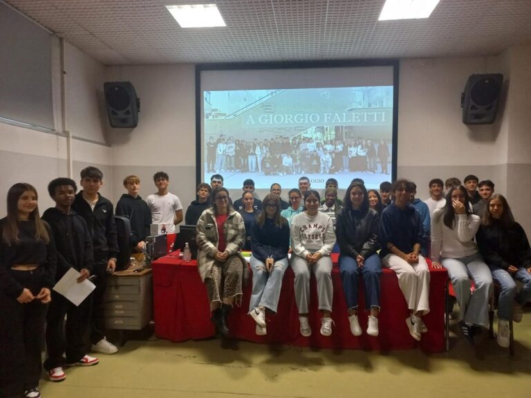 Gli allievi del Giobert omaggiano Giorgio Faletti con il “Falettissimo Show”