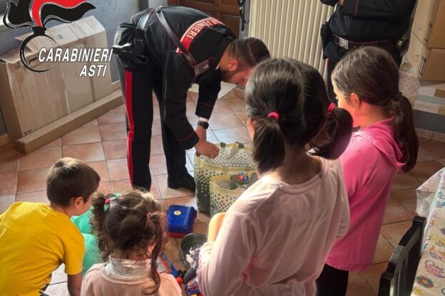 I carabinieri di Baldichieri donano un sorriso e non solo ai bambini di una casa famiglia di Monale